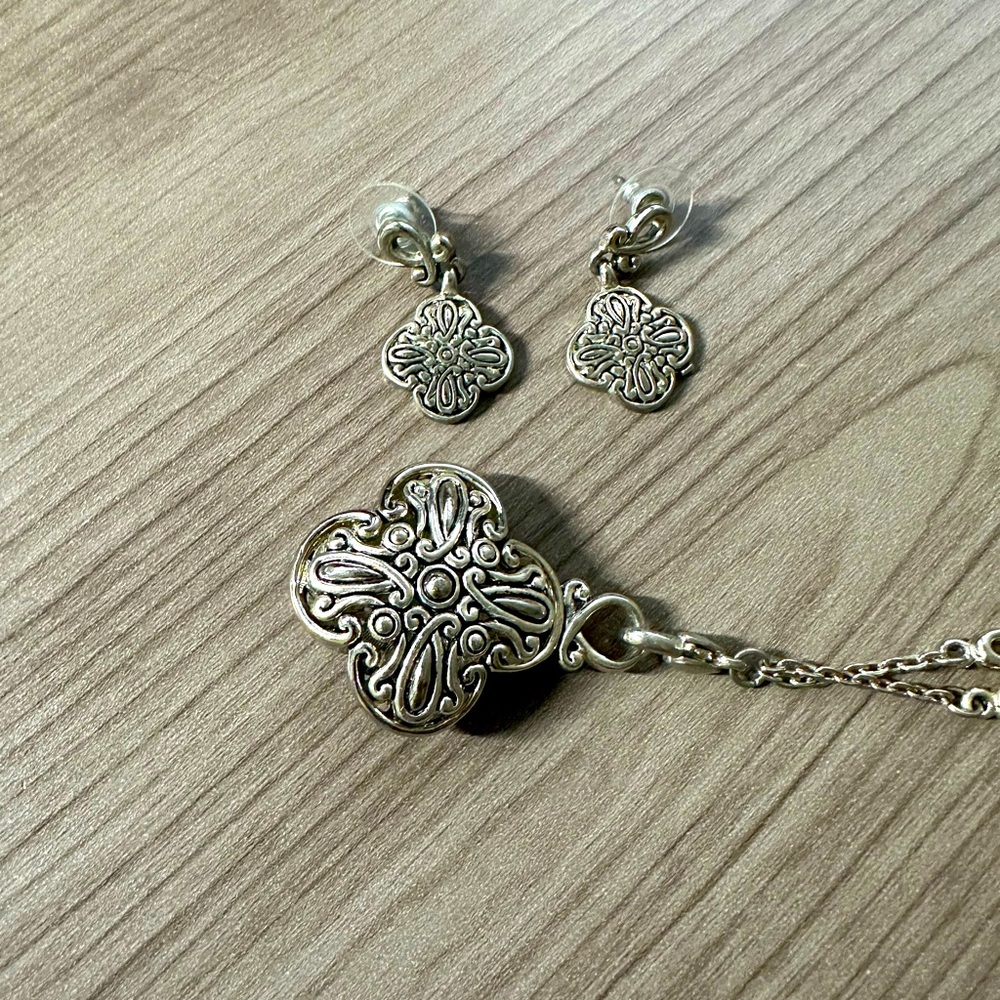 Beautiful necklace and earrings set